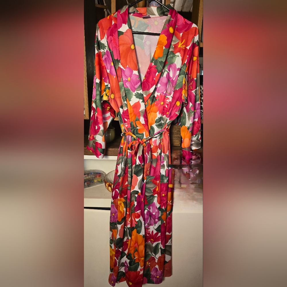 Granada Vintage Floral Robe